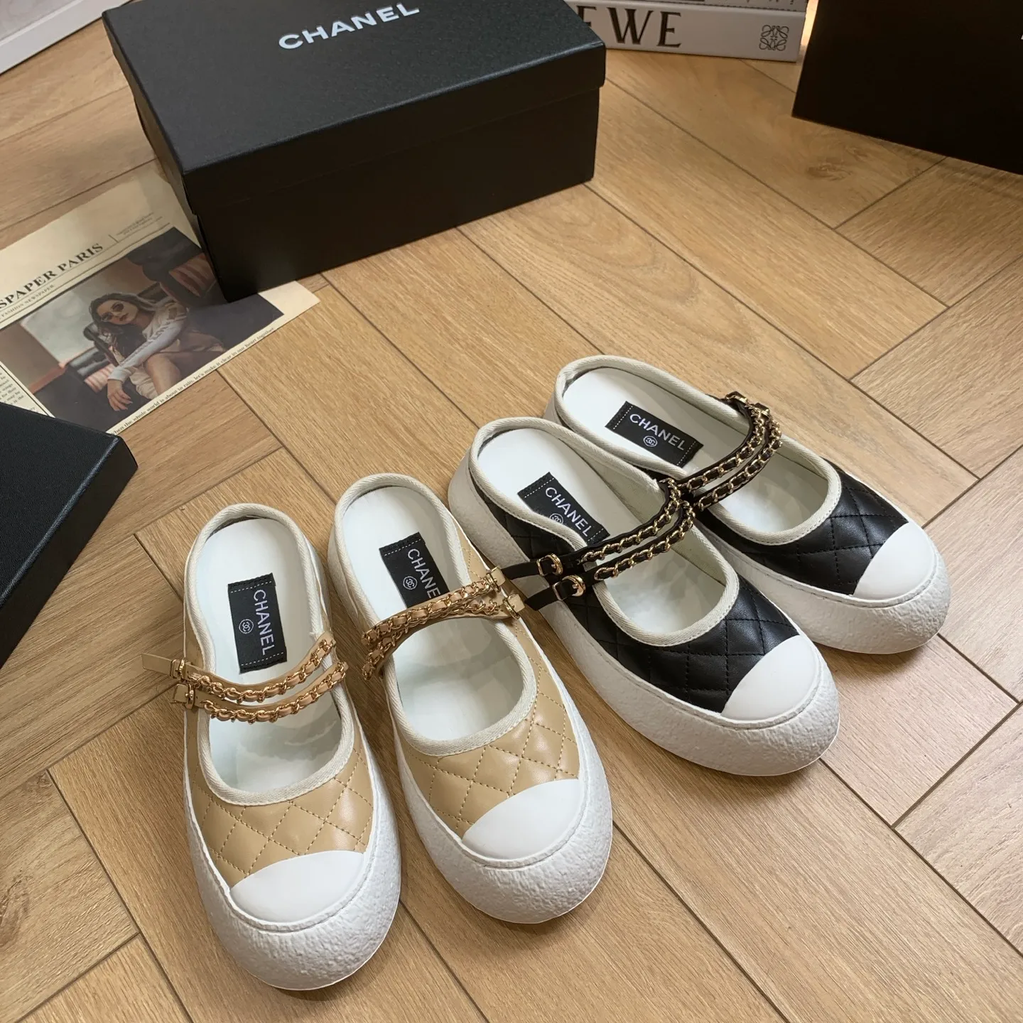 👟👟Ex-factory price 540👟👟 🍀Chanel Chanel 24P Xiaoxiang's latest hot style big-toe shoes, doll shoes, casual sports shoes, white shoes, loafers Xiaoxiang's big-toe shoes this season are cool and cute. The toe and lace surface are eye-catching. The sense of elegance in casual is overwhelming. The classic design with metal round buckle is particularly eye-catching. The flat design is extremely comfortable. Daily matching, a must-have tool for looking cool when going out on the street. Fabric: Original lambskin ➕ double chain. Lining: original cloth. Foot pads: sheepskin. Sole: original molded non-slip TPU outsole. Sole thickness: 3.5CM. Size: 35-41 (40 41 customized) 👉